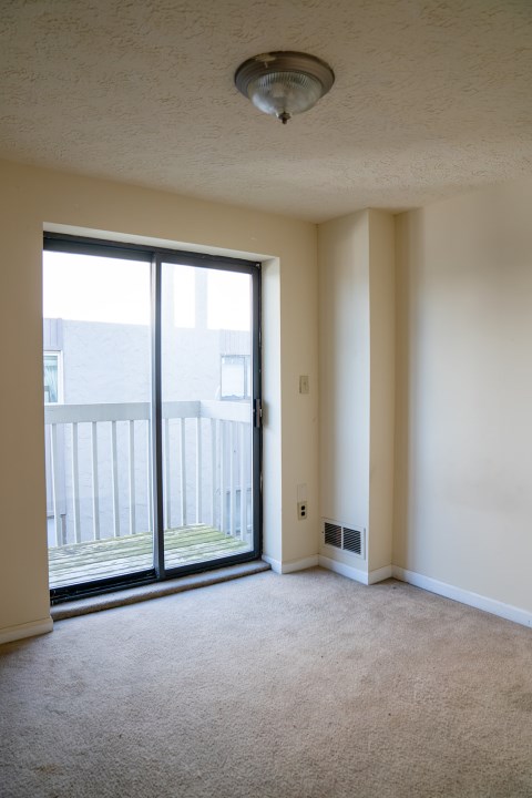 1673 Summit