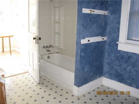 2nd floor Full bathroom