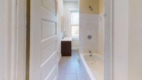 1 of 4 full bathrooms!
