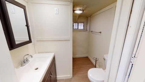 Another full bathroom, 1 of 4!
