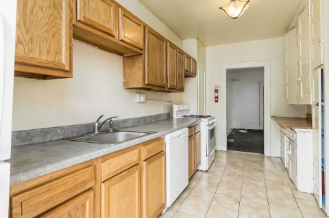 Kitchen with all appliances