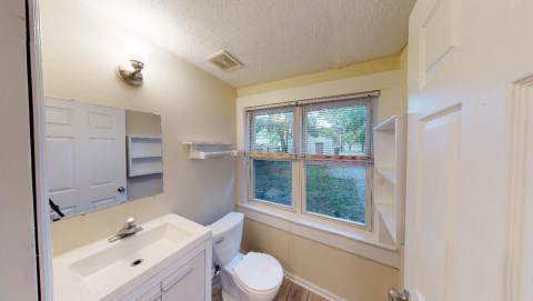 Beautiful half bathroom on the 1st floor!