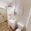 Bathroom (View 2)