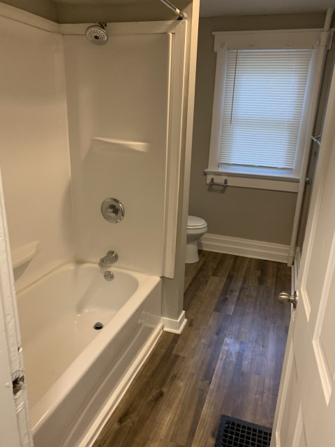 Floor 2 Full Bath--new
