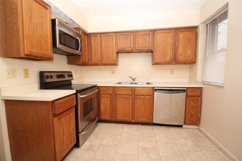 Kitchen with all appliances