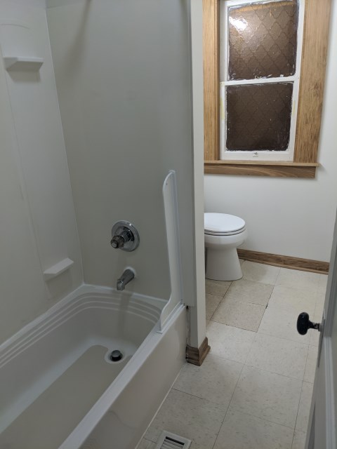 full bathroom #2