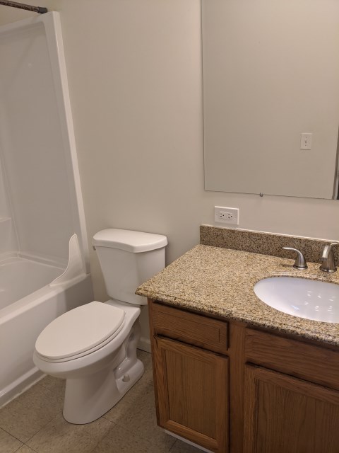 full bathroom #1