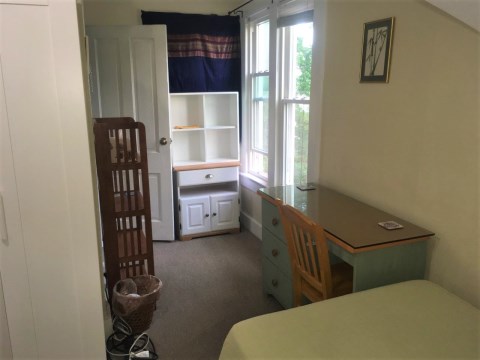 Bedroom 3 (desk)