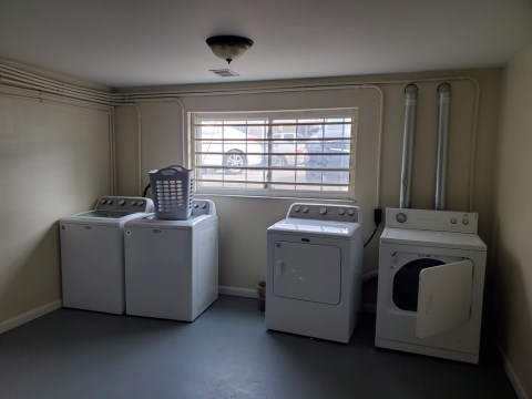 Laundry room - Free to residents of the building