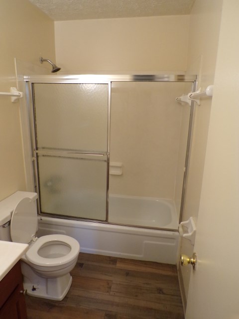 198-C1 Bathroom