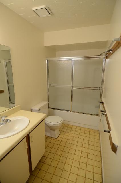 Upstairs bath with two sinks view 2