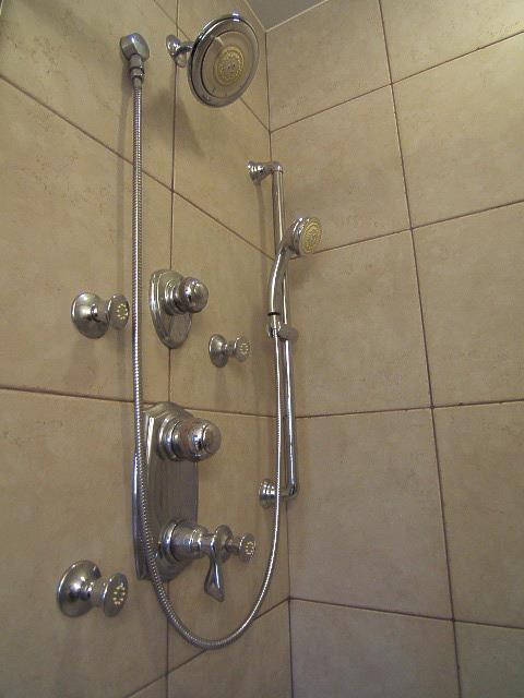 1083 Shower