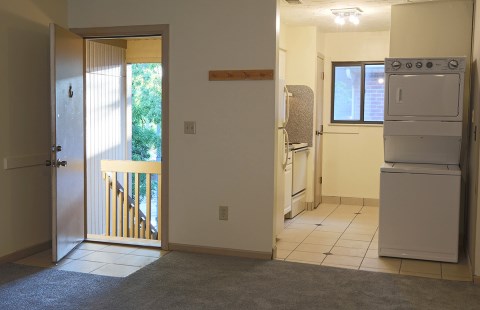 Entry-Kitchen