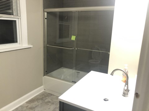 2nd Floor Full Bath (Newly Remodeled)