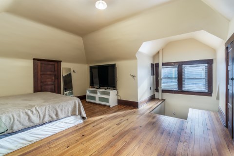 Incredible third floor bedroom