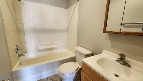 Full Bathroom 2