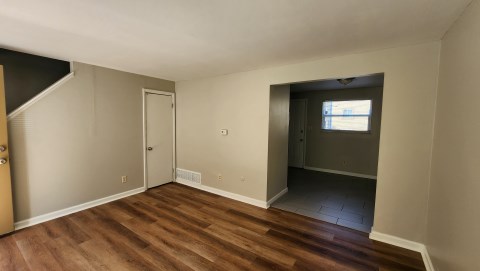 190 E.Norwich  # E - room