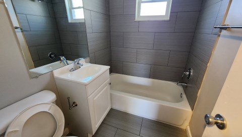 190 E.Norwich  # E - bathroom