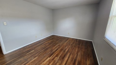192 East Norwich Avenue D - room