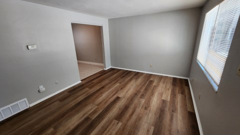 192 East Norwich Avenue D - room