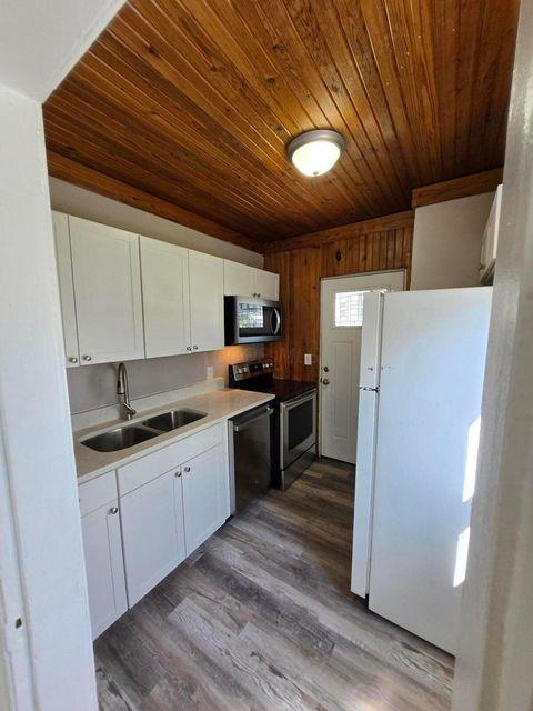 Ground level unit kitchen
