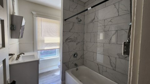 Seconfd floor bath