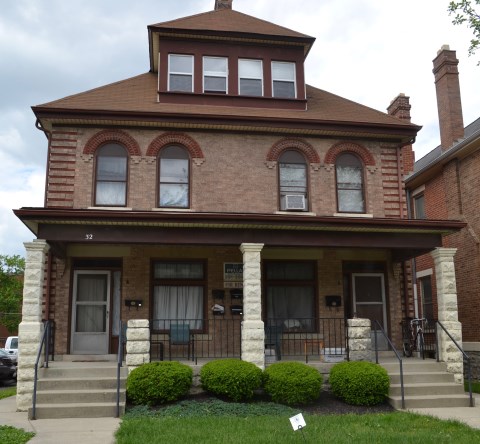 32 W 10th Ave