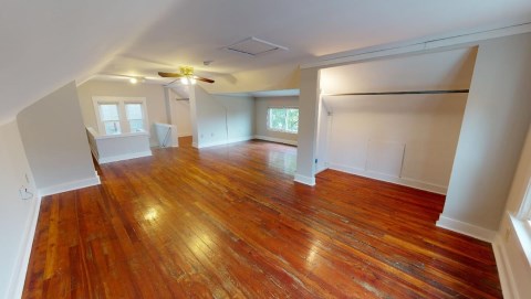 Huge top floor room, more than enough space for 2 people!!