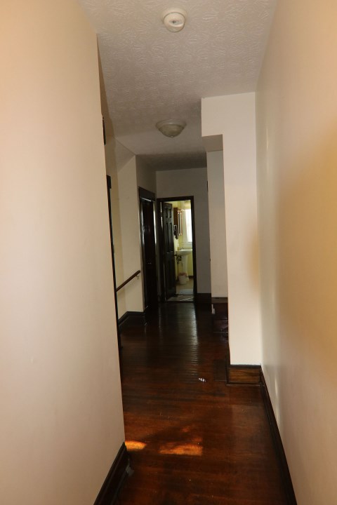 2nd floor hallway with smoke alarm