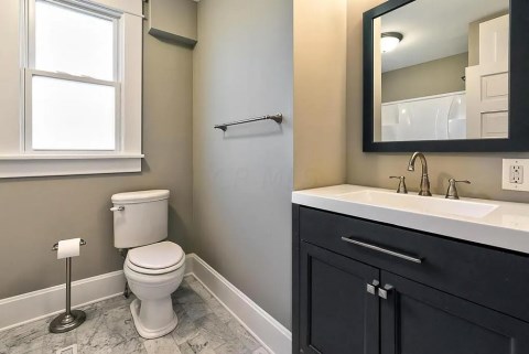 Very Spacious Full Bath