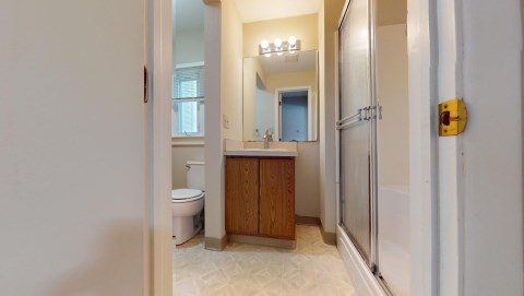 Another shot of the bathroom