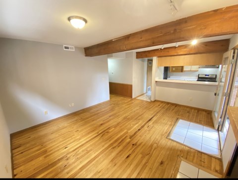 Livingroom w Gas Fireplace