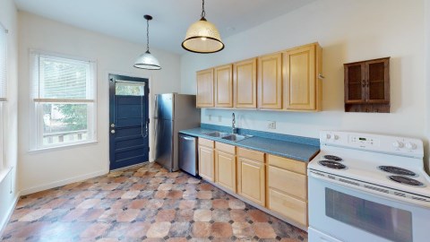 Welcome to 160 East Maynard Avenue