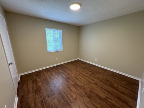 Large bedrooms w/ overhead lighting and new flooring