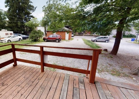 PARKING FOR ALL 6 !!