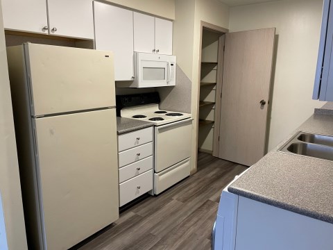 75-77 kitchen 2