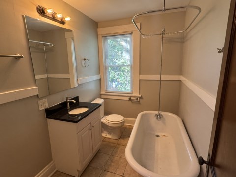 Updated bathroom w/ granite countertops and new Kohler fixtures