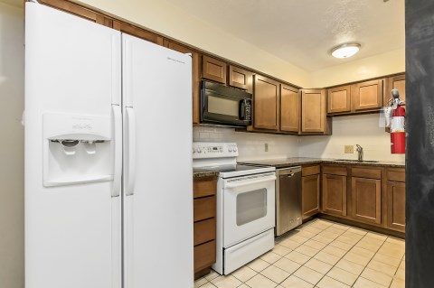 Kitchen with all appliances