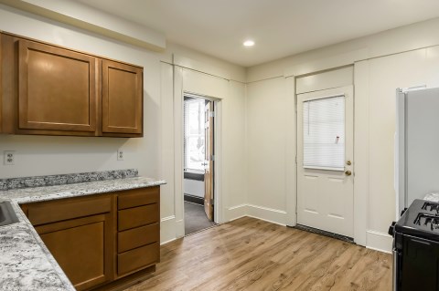 Kitchen with all appliances