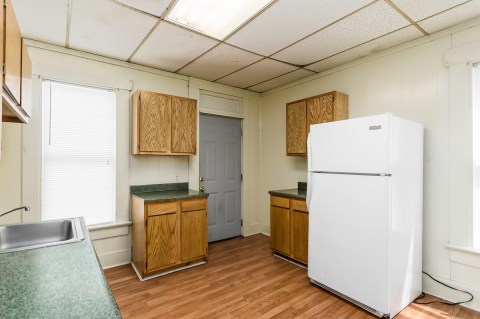 Kitchen with all appliances