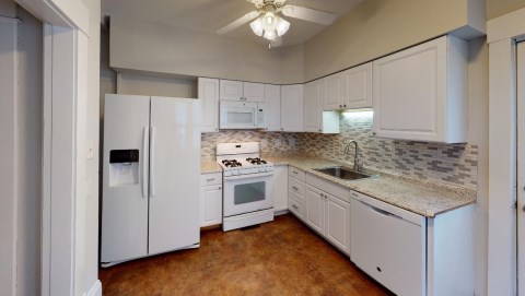 Another shot of the kitchen!