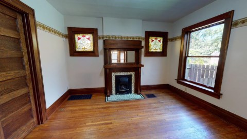 Living room area great size for entertaining guests!