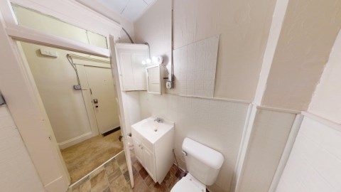 Bathroom (View 2)
