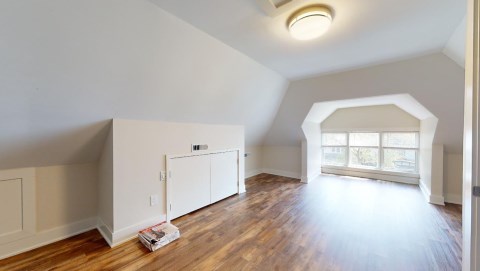 This bedroom is spacious to double up in and add a 7th person!
