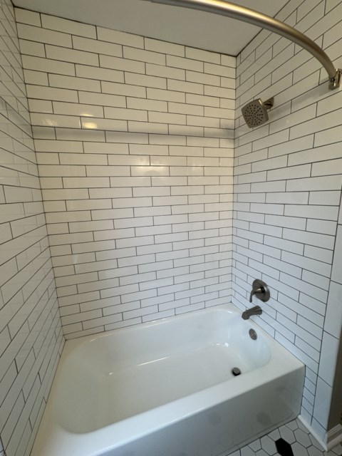 Bathtub & subway tile surround