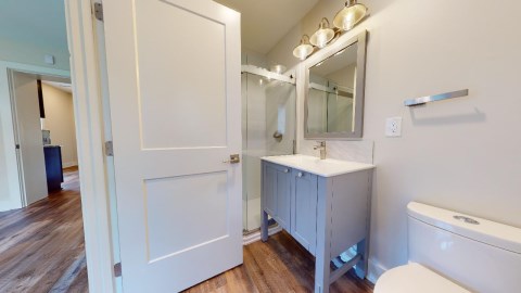 5 FULL SIZE BATHROOMS!