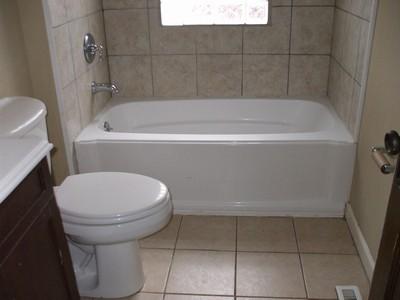 119 East Tompkins - bathroom