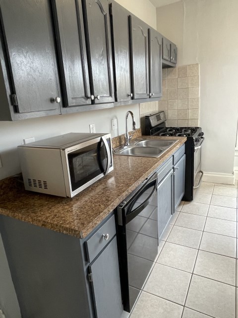 Full sized kitchen including Microwave, Dishwasher, Oven/Cooktop, Disposal, Lots of Shelving