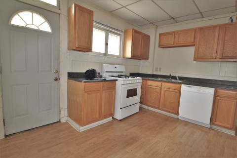 Kitchen with all appliances