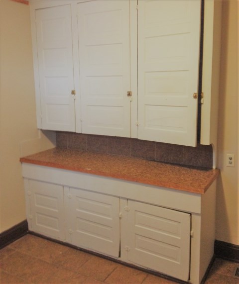 Floor to ceiling kitchen storage